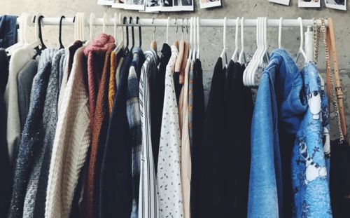 12月全國(guó)紡織服裝專業(yè)市場(chǎng)景氣指數(shù)小幅回落，日用品銷售穩(wěn)中有進(jìn)